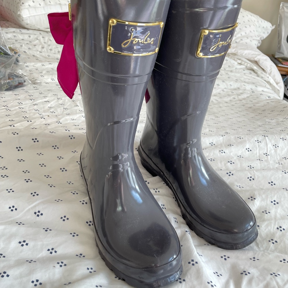 Brand new rain boots with cute pink bow